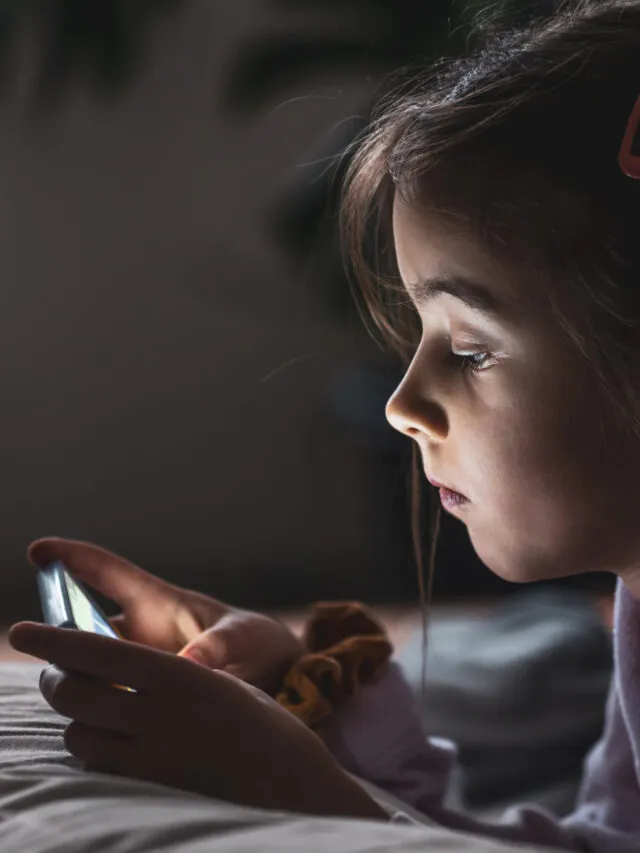 बच्चों को मोबाइल स्क्रीन की लत छुड़ाने के आसान तरीके